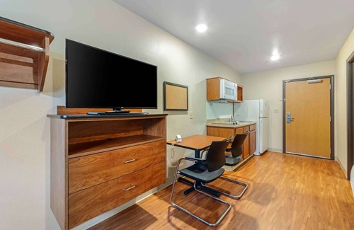 Davie Hotel | Extended Stay America Select Suites - Fort Lauderdale - Airport - West