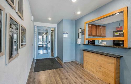 Oakland Hills at Geist Hotel | Extended Stay America Select Suites - Indianapolis - Lawrence