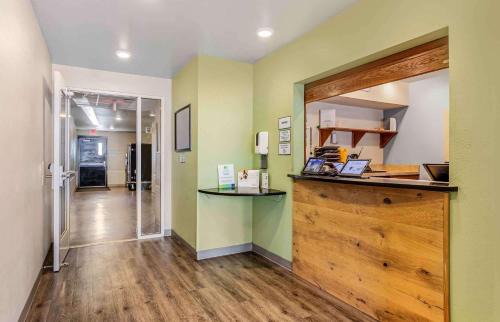 Davie Hotel | Extended Stay America Select Suites - Fort Lauderdale - Airport - West