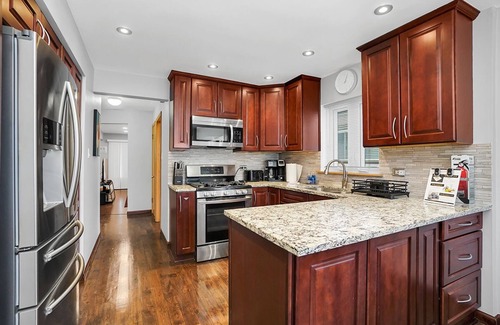 Bloomingdale House | Extended Stay Bloomingdale FHS Rentaln
