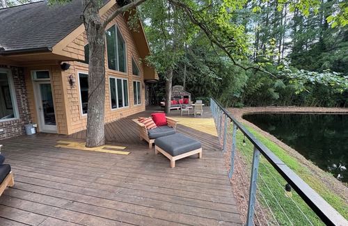 Burlington House | Extended Stay Contemporary Secluded Waterfront Lodge in Bamboo, Burlington NC,
