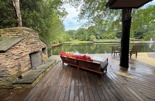 Burlington House | Extended Stay Contemporary Secluded Waterfront Lodge in Bamboo, Burlington NC,