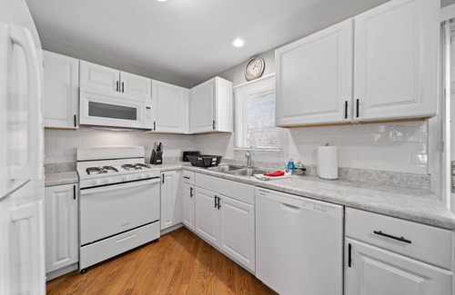 Richton Park House | Extended Stay Richton Park Rental