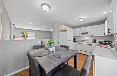 Richton Park House | Extended Stay Richton Park Rental