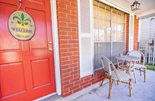 Harahan House | Extended Stay Safe Haven-Big Car Port Parking!