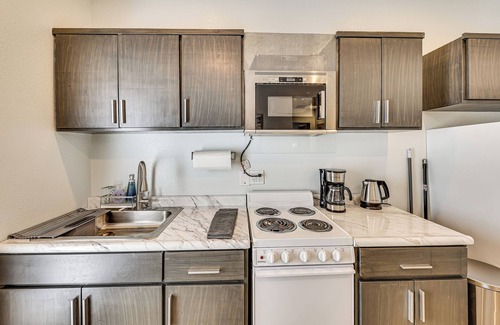 Lake Elsinore Apartment | Extended-Stay Suite Near I-15 in Lake Elsinore!