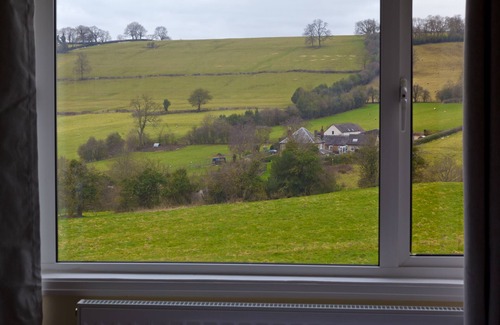 Mayfield House | Extensive 6 Bedroom Holiday Home with Stunning Views of the Mayfield Valley