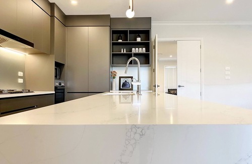 Flat Bush House | Extra-Large Brand-New House 9 Bedrooms 6 Bathrooms
