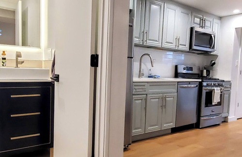 Bay Ridge Apartment | Extra LG Double Room, 2 BEDS APT, Steps 2 Metro station, 40 minutes to Times SQ