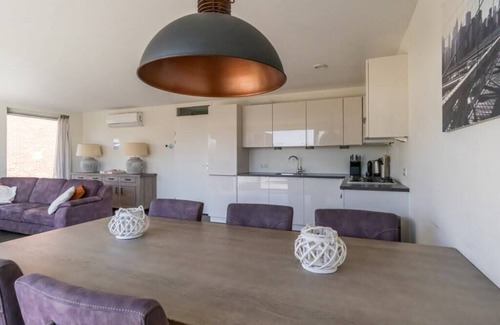 Oude-Tonge House | Extra spacious dyke house, built in 2017, with beautiful finish off and fenced terrace.