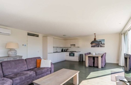 Oude-Tonge House | Extra spacious dyke house, built in 2017, with beautiful finish off and fenced terrace.