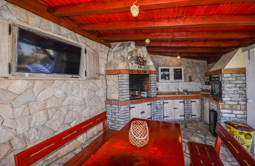 Molunat Villa | Extraordinary 3bed/3bath villa, with sea views,pool and hot tub for 8