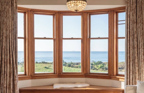 Pukehina Villa | Extraordinary Coastal Elegance. Unique Kiwi Experience.