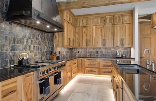 Franklin House | Extraordinary Manor at Dark Horse Estate