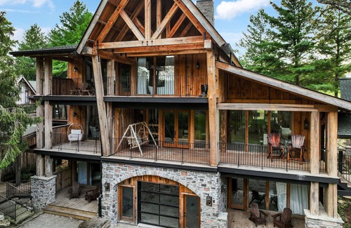 Franklin House | Extraordinary Manor at Dark Horse Estate