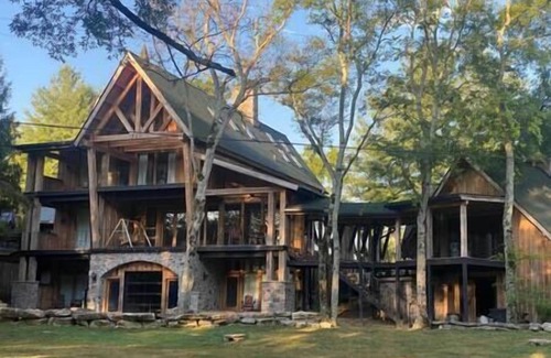 Franklin House | Extraordinary Manor at Dark Horse Estate