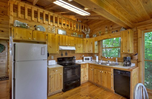 Blue Ridge Cabin | Extraordinary View/Hot Tub/Fireplace/Pet Friendly/Clean/Close to Blue Ridge