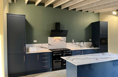 Shanavooneen House | Extremely spacious rustic 7 Bedroom Barn Conversion, Family & Pet friendly