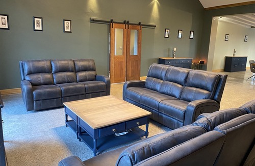 Shanavooneen House | Extremely spacious rustic 7 Bedroom Barn Conversion, Family & Pet friendly