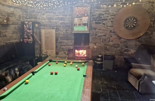 Shanavooneen House | Extremely spacious rustic 7 Bedroom Barn Conversion, Family & Pet friendly