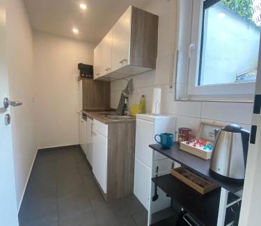 Dortmund Apartment | FÜR 3 - Boxspringbetten, Smart TV, Parkplatz, Stadion Nähe
