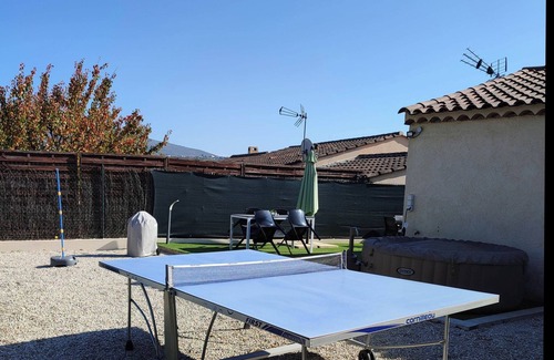 Gattieres Apartment | F1 with garden space