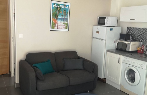 Fort-de-France Apartment | F2 furnished, spacious, comfortable, terrace, private entrance and garden, DIDIER