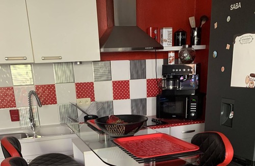 Anatole France Apartment | F3 ds private residences very quiet area with free parking and all this at 15