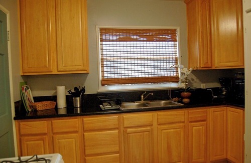 Valley Glen Apartment | Fab Furnished Condo At Best Price