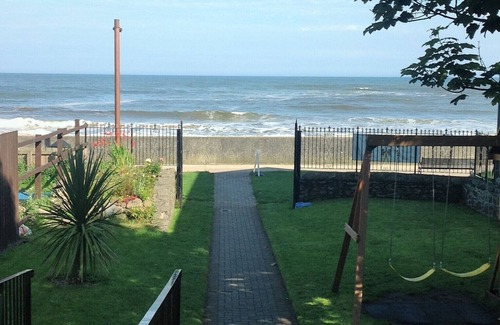 Stonehaven Apartment | FAB LOCATION - CENTRAL YET ONLY 80 M FROM SEA