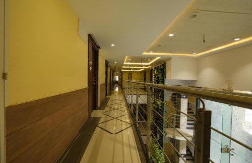 Shivaji Nagar Hotel | FabExpress Phoenix Resorts - Nr M Chinnaswamy Stadium