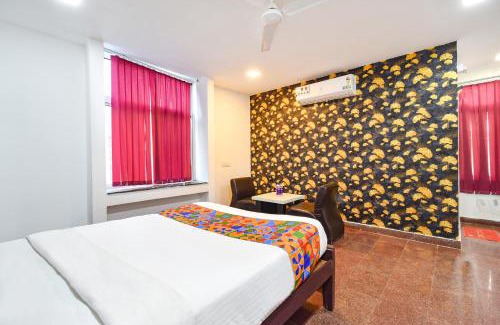 Hyderabad Hotel | FabHotel Casa Grand Inn - Nr US Consulate, Financial District