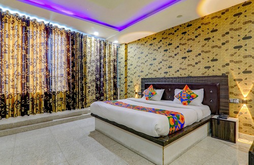 Kalyanpur Hotel | Fabhotel Gold Galaxy