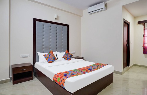Attibele Hotel | FabHotel Leo Grand