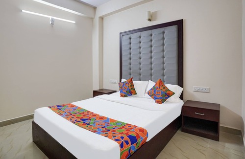 Attibele Hotel | FabHotel Leo Grand