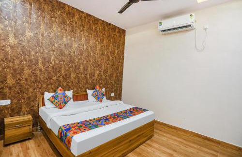 Kalyanpur Hotel | FabHotel Moon Gaze Inn