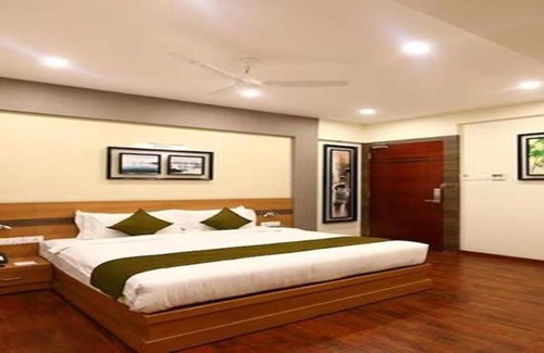 Vadapalani Hotel | FabHotel Prime Adore Residency