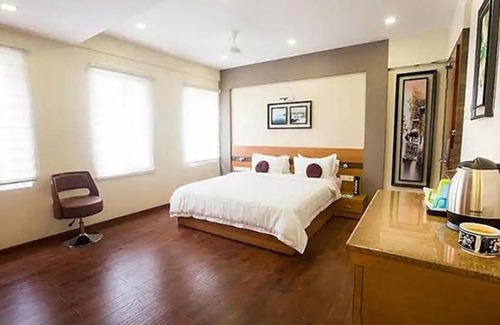 Vadapalani Hotel | FabHotel Prime Adore Residency