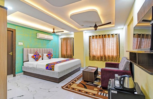 Barasat Hotel | Fabhotel The Crown