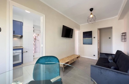 Porta Apartment | FABRA 5-2 - Three Bedroom Apartment, Sleeps 3