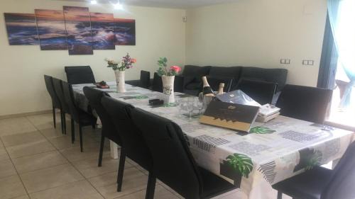 San Jorge House | Fabuloso alojamiento compuesto por 4 chalets adosados de lujo en Panorámica Golf para 28 personas piscina con CIRCUITO SPA