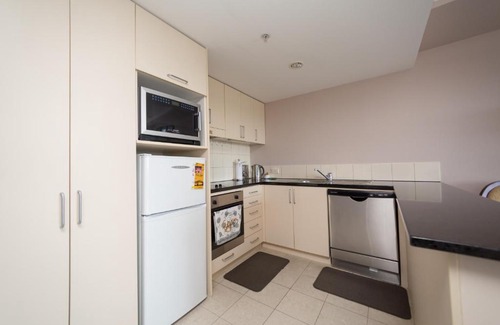 Takapuna Apartment | Fabulous 1BR apartment in the Spencer on Byron Hotel