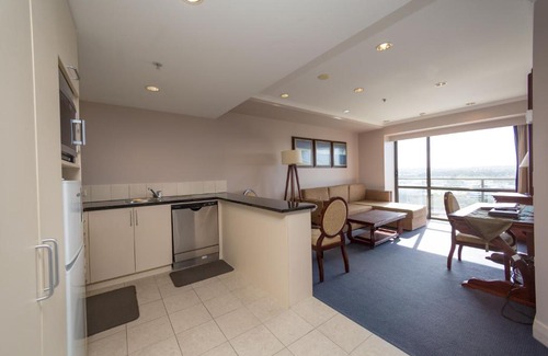 Takapuna Apartment | Fabulous 1BR apartment in the Spencer on Byron Hotel