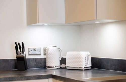 Crawley Apartment | Fabulous 2 Bedroom Apartment in Crawley