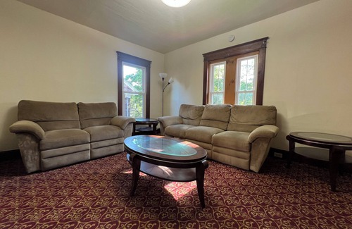 Oneonta Apartment | Fabulous 3-bedroom and 2 bathrooms house in charming Oneonta