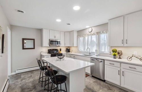 Rochester House | Fabulous 3BR Close to Airport