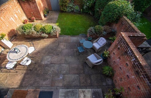 Marlow House | FABULOUS 4 BED TOWN-HOUSE IN CENTRAL MARLOW CLOSE TO RESTAURANTS, PARK & RIVER