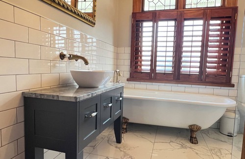 Westport Villa | Fabulous 4-bedroom villa with WiFi in charming Westport