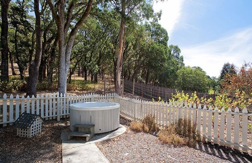 Glen Ellen House | Fabulous Cottage, Walk to Glen Ellen