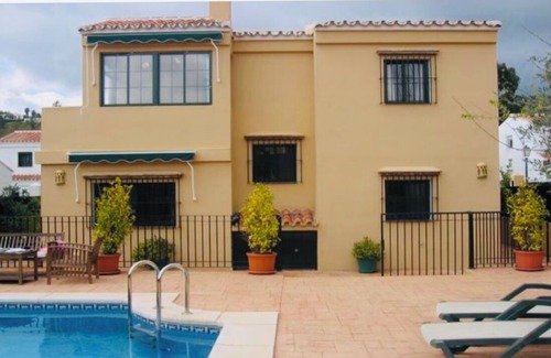Alcaucin House | Fabulous family friendly 4 bed villa with private pool